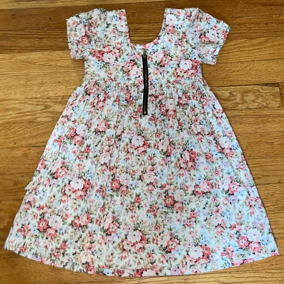 Lacey lane floral dress. - Picture 2 of 3